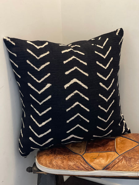 Black Arrows Throw Pillowcase